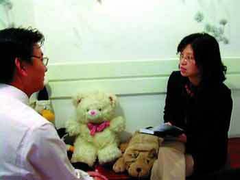 中國首批職業(yè)心理咨詢師在上海持證上崗 心理健康服務(wù)新篇章